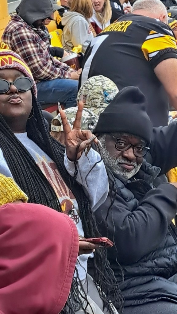 1048058334632530029-1